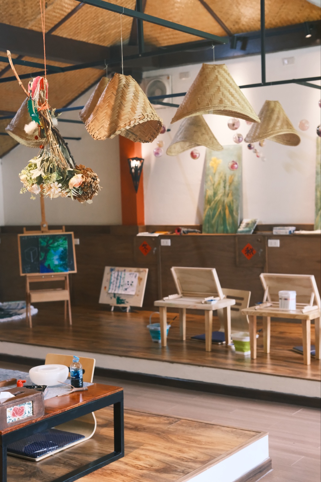 Small drawing desks and bamboo lamps in Pimalai Spa’s art room